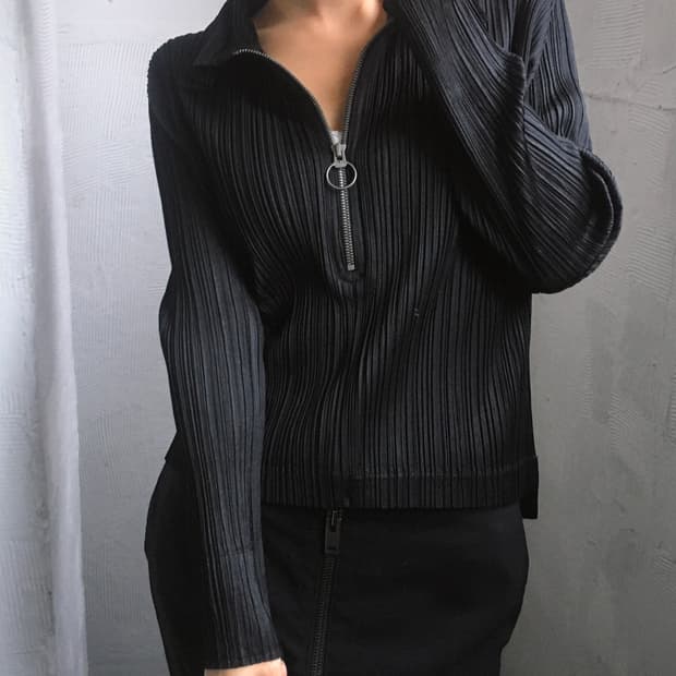 Pleats Please 플리츠플리즈 블랙 반집업 롱슬리브 