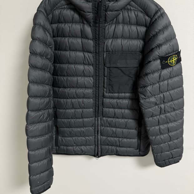 L)스톤아일랜드 18FW 마이크로얀 후드 경량패딩 먹색