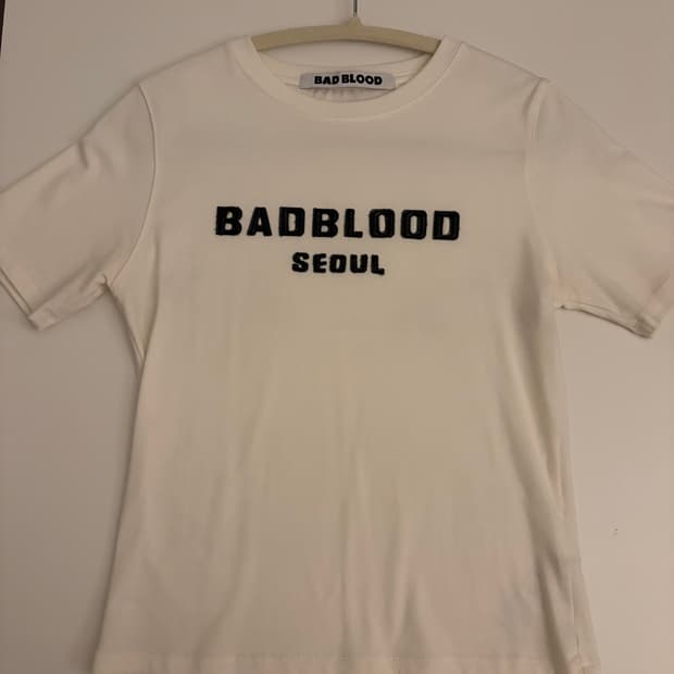 배드블러드 반팔 