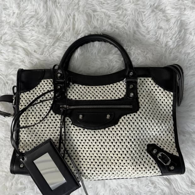 발렌시아가 레어 라피아 모터백 