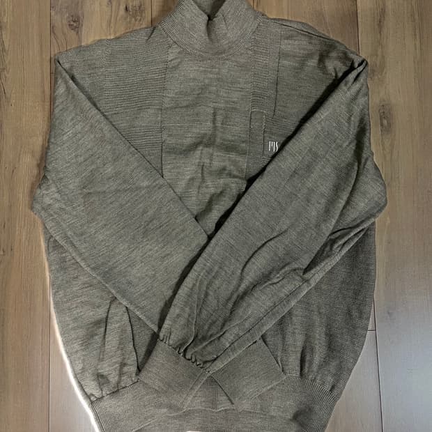 맨스타 터틀넥 니트