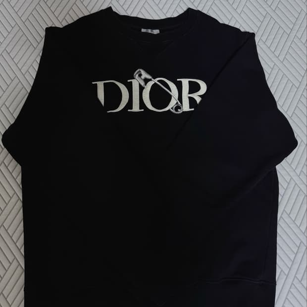 디올 Dior 클립 맨투맨