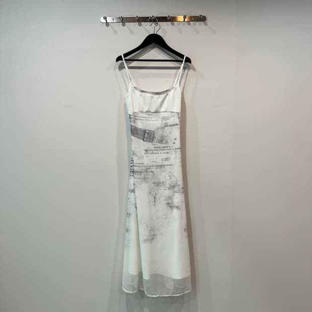 화이트 그래픽 메쉬 원피스