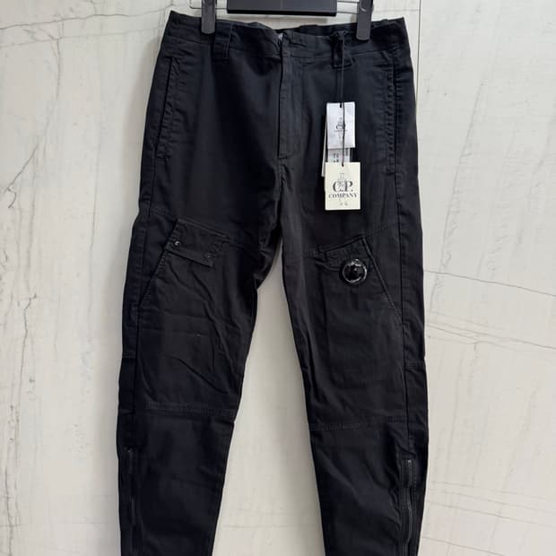 C.P. COMPANY 카고 디테일 테크 팬츠