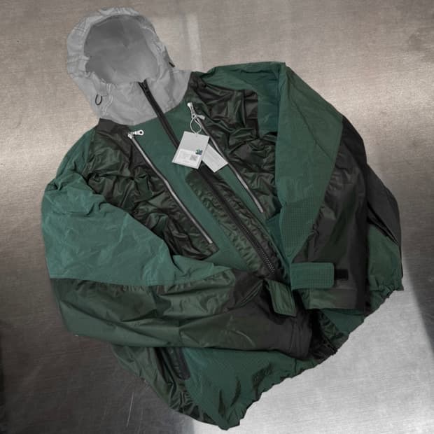 [새상품/2] 언더마이카 비나두 가슈테인 binadu 바람막이 쉘파카