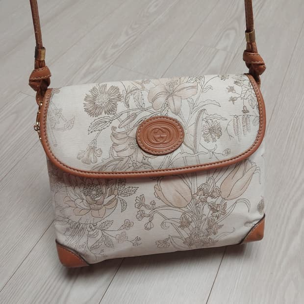정품 구찌 빈티지 플로랄 캔버스 크로스백