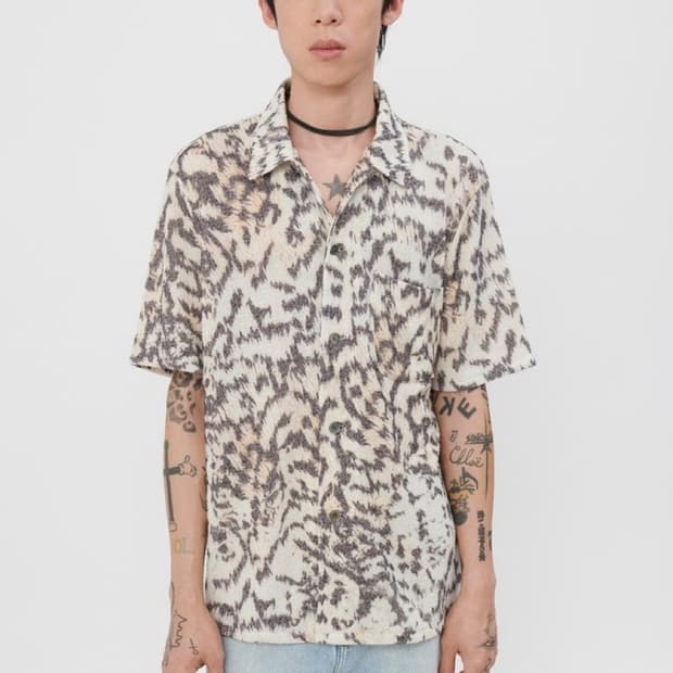 아워레가시 박스 셔츠 타이거 프린트 48 사이즈 판매합니다.