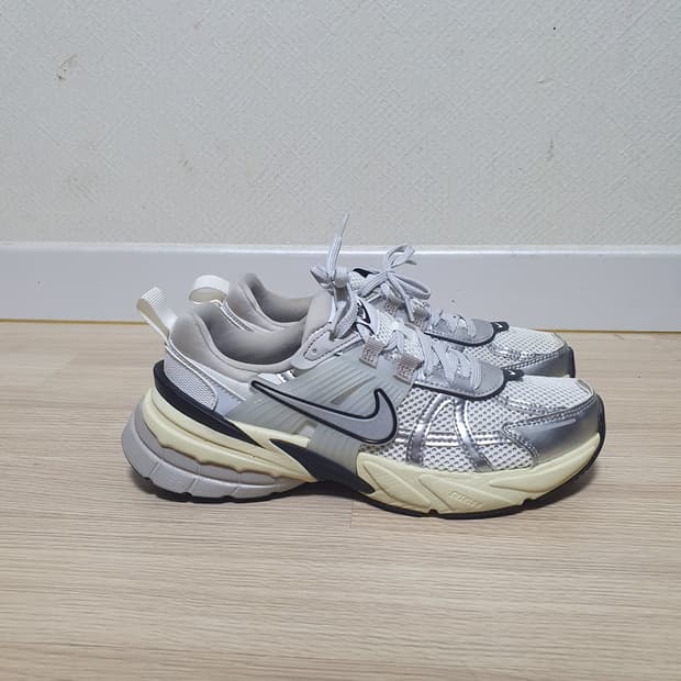 나이키 v2k 런 운동화 245