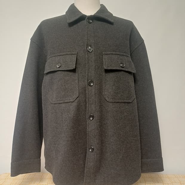 [새상품]H&M 릴랙스핏 셔켓 자켓 차콜그레이 L(실측100~105)