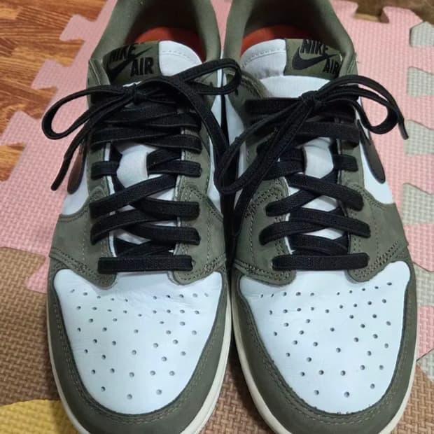 나이키 에어조던1 미디엄올리브 260