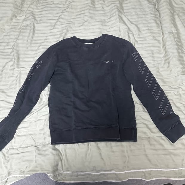 오프화이트 블랙 스티치 맨투맨 m