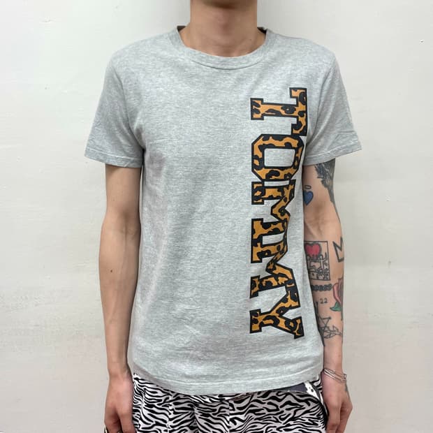 Tommy Girl Leopard Lettering Gray T
