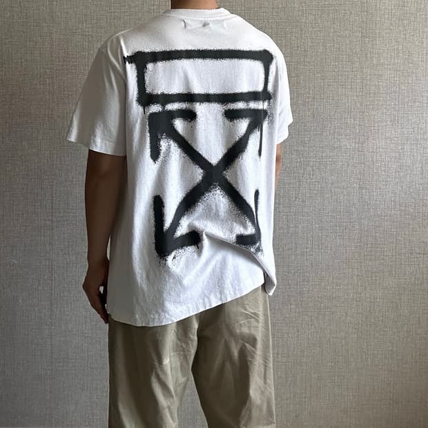 Off-White 스프레이 페인팅 오버 반팔 티셔츠