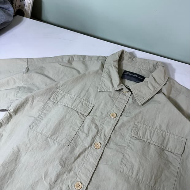 우먼L 에디바우어 파스텔베이지 투포켓 나일론 반팔셔츠