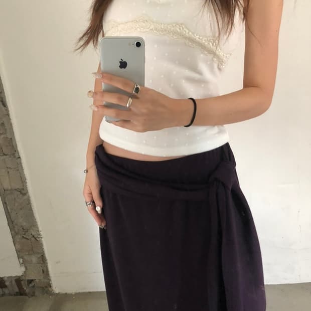 Dot lace sleeveless knit