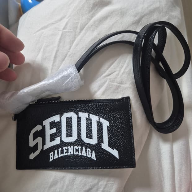 발렌시아가 서울 지갑