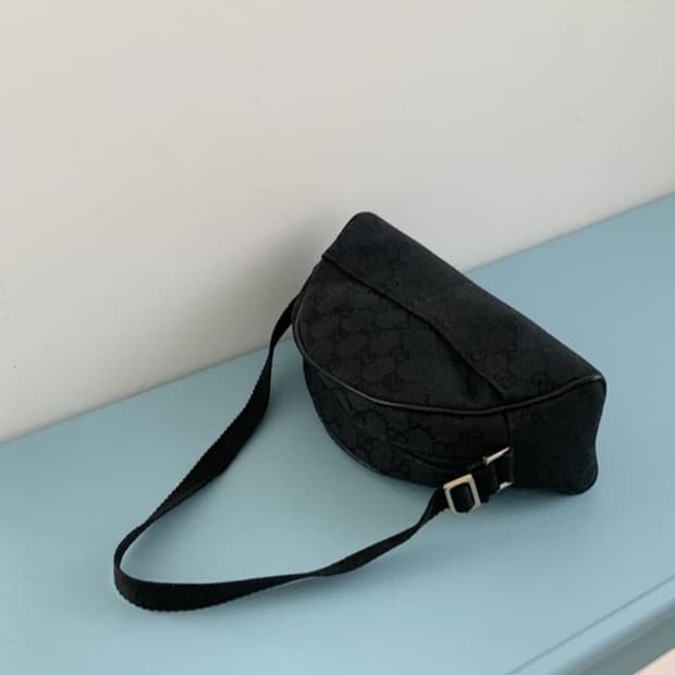 구찌 하프문 숄더백 