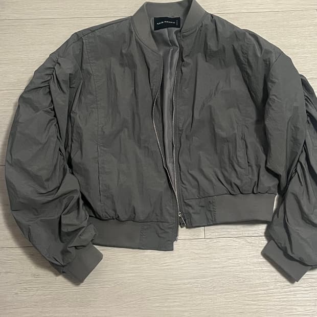 닉앤니콜 봄버 BOMBER