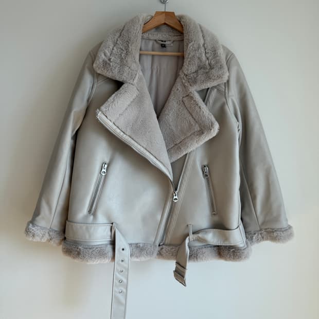 에이치엔엠(H&M) 무스탕