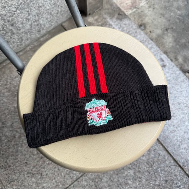 아디다스 리버풀 로고 삼선 비니