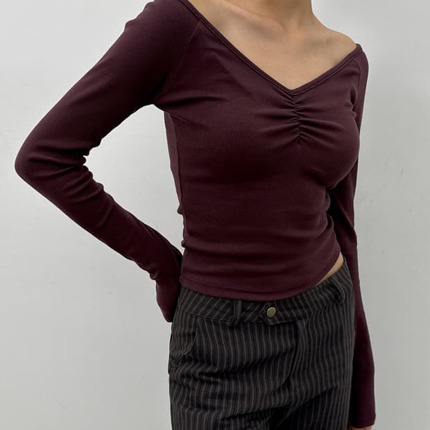 (새상품) 블랙업 샤브니 브이넥 셔링 버건디