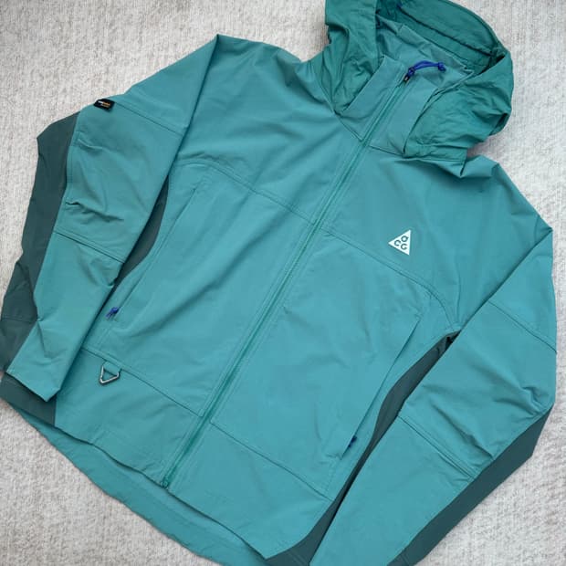 나이키 ACG 선 페어러 xl 틸 색상