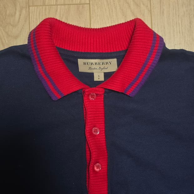 버버리 백로고 각인 코튼 멀티 폴로셔츠 