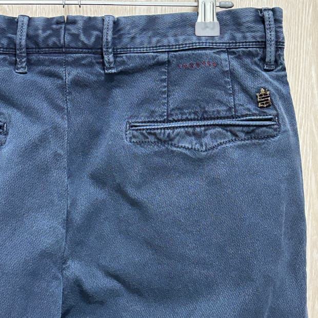 인코텍스 슬림핏 워싱 자수,메탈로고 치노팬츠31“