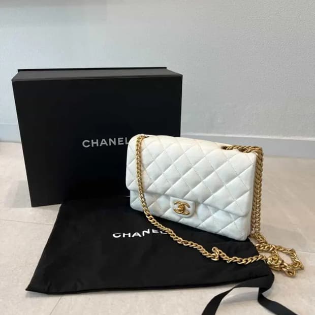 샤넬 클래식 시즌 플랩백 AS3609