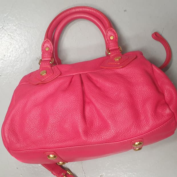 마크제이콥스 핫핑크 토트크로스백