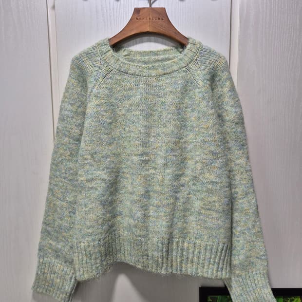 민트보카시 라운드넥 니트