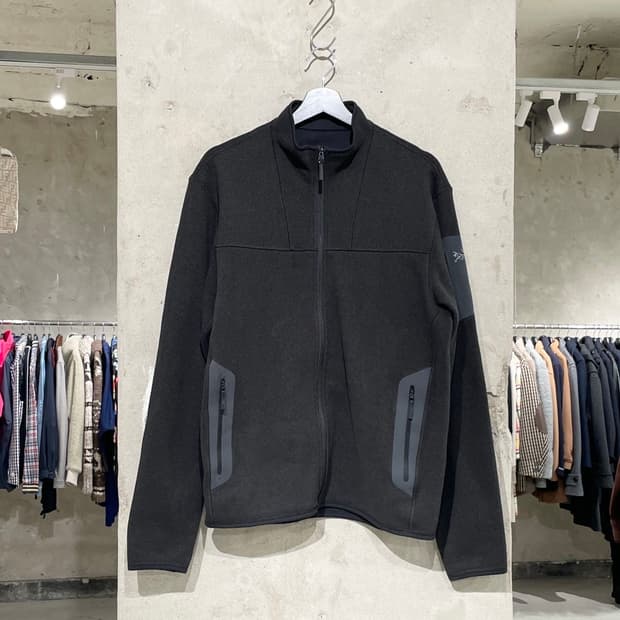 아크테릭스 맨즈 블랙 커버트 릴렉스드 핏 집업 자켓