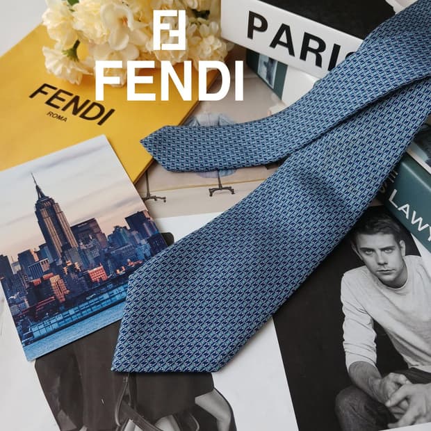 FENDI 펜디 실크 블루 전체 패턴 넥타이 8cm A등급 e1505