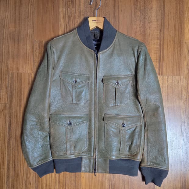 이스트로그 올리브 크랙 양가죽 점퍼