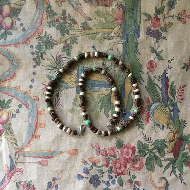 mint n wood necklace 