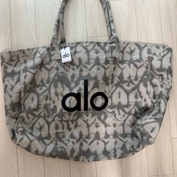 새상품 Alo 토트백 