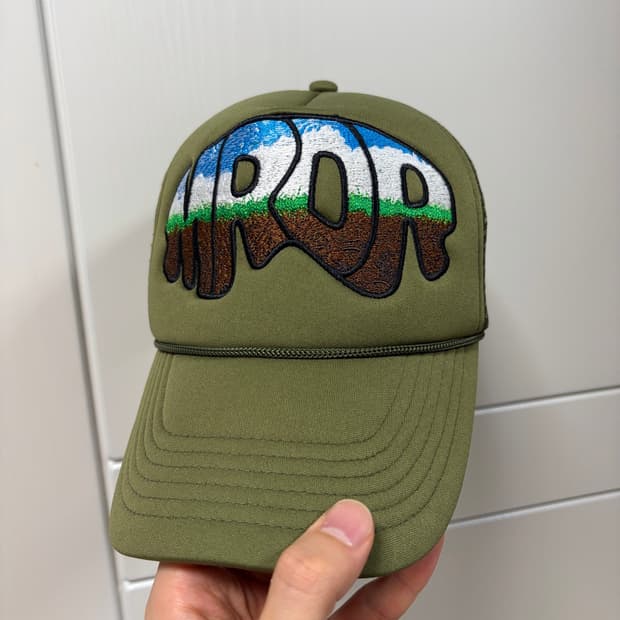 Who decides war 모자
