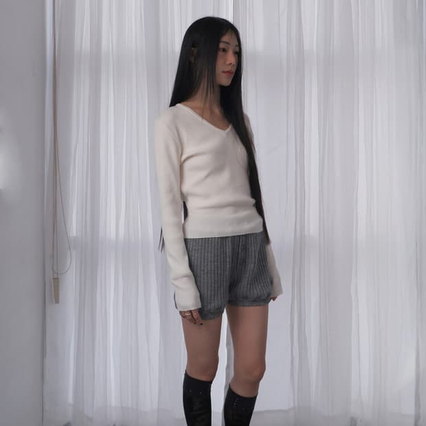 비센사이 비삼샵 브이넥 니트 아이보리