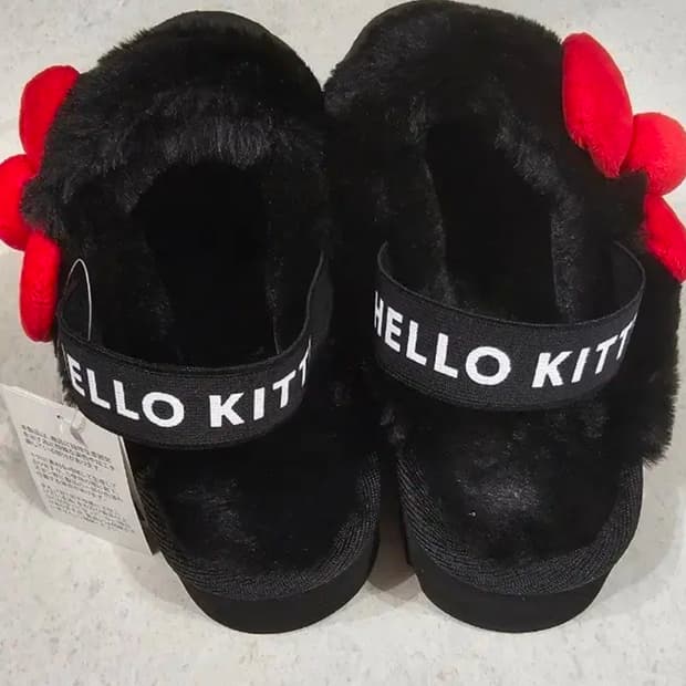 일본정품 아베일 헬로키티 검정색 리본 장식 털 슬리퍼 어그 M사이즈