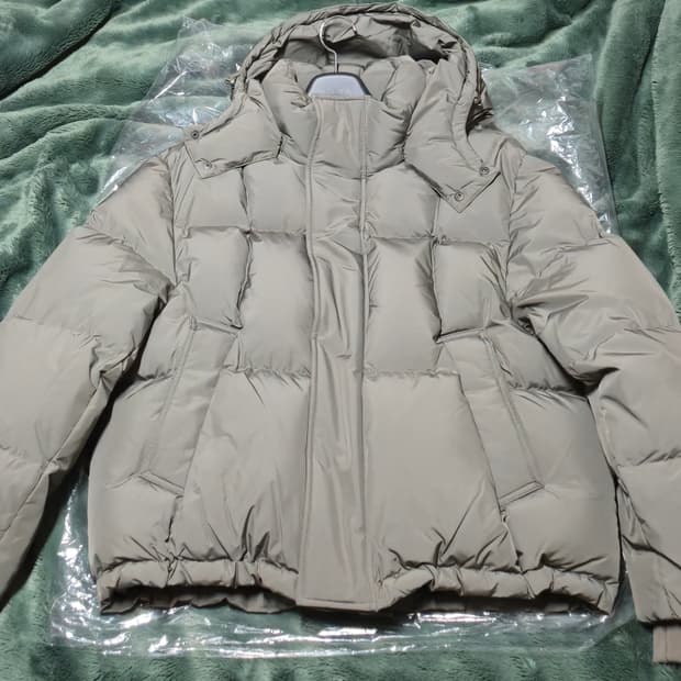 25fw 벨리에 크로스 라인 후디드 구스 다운 패딩 올리브