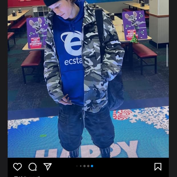 발렌시아가 오프숄더 오버사이즈 스노우 카모 파카