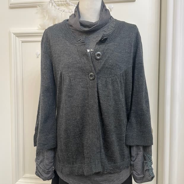 charcoal 3button shirring point cardigan