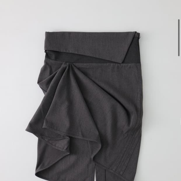 울리카 Brace unbalance skirt (charcoal)