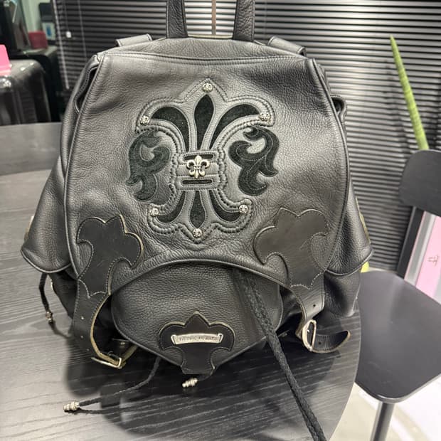 크롬하츠 정품 백팩 라지 블랙레더가죽 필리그리 팔아요