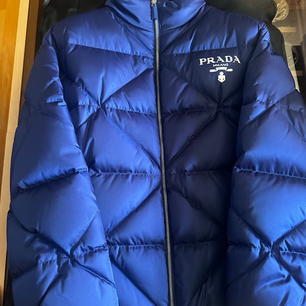 프라다 패딩