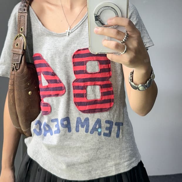 84 gray u neck t shirt
