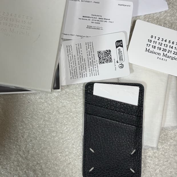 메종 마르지엘라 버티컬 스티치 카드 홀더 (이번주만 15만 판매)