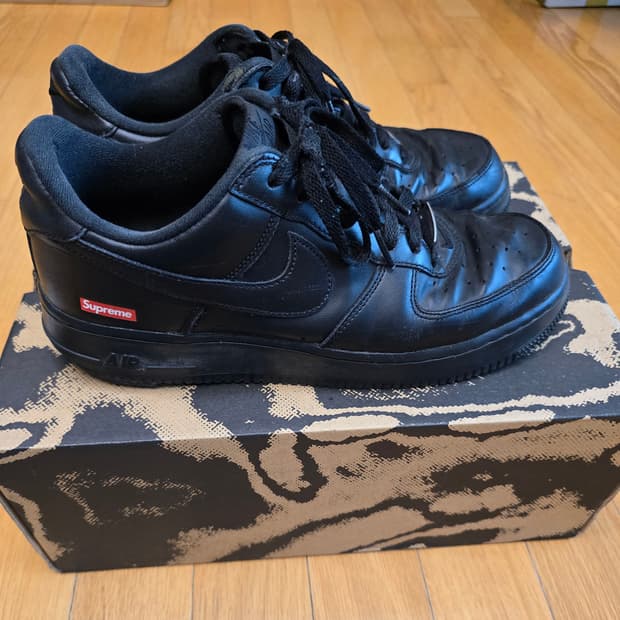 270->275교환) 나이키 에어포스 1 슈프림 블랙 270