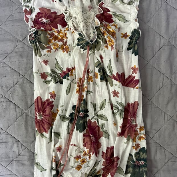 FLORAL SLEEVELESS TOP