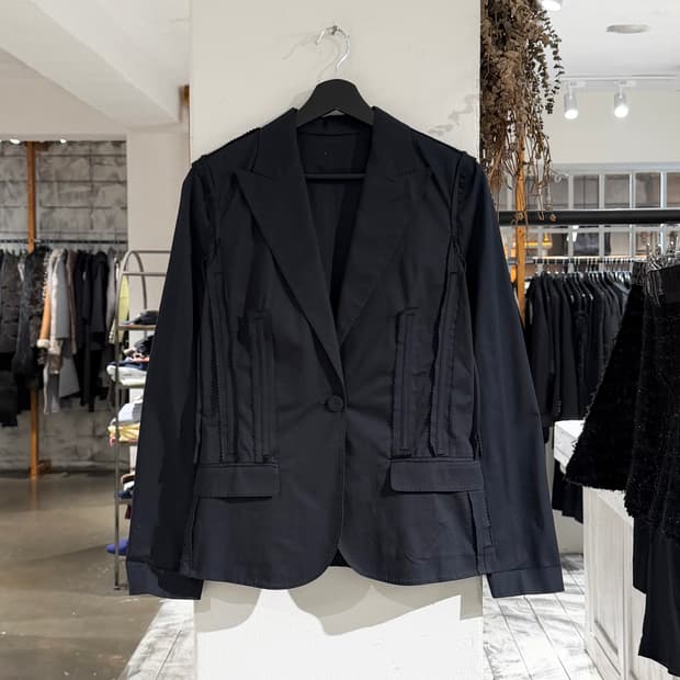 장 폴 고티에 블랙 프레이드 심 디테일 자켓